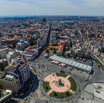 میدان تکسیم نقطه شروع خیابان خرید استانبول