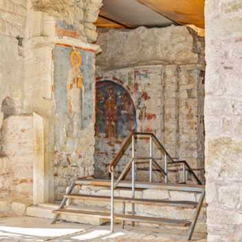 از کلیسای سنت نیکلاس دیدن کنید: تاریخچه، دسترسی و نکات