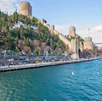 قلعه روملی حصاری (شهر کوچک محصور شده بر دریا)