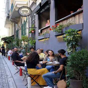 14 بهترین کافه و کافی شاپ در استانبول (2022 به روز شده)