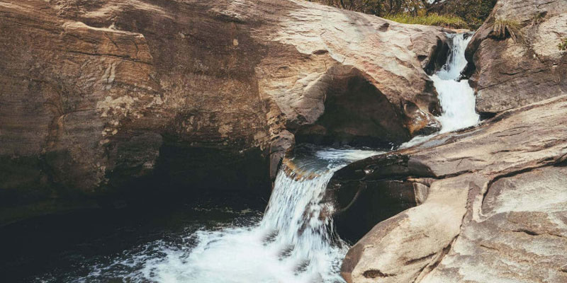 به بالای آبشار دیالوما بروید | Diyaluma Falls
