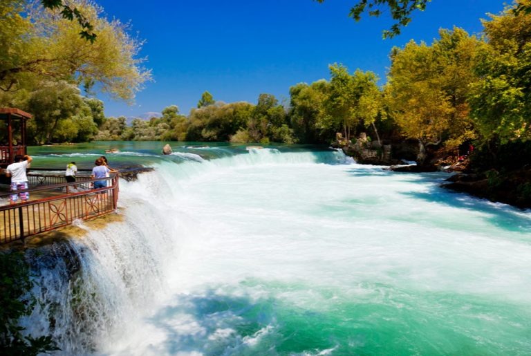 آبشار ماناوگات در آنتالیا در ترکیه