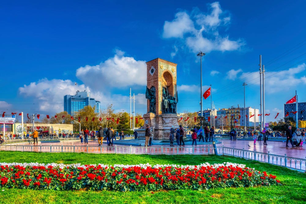 بهترین زمان برای بازدید از تکسیم استانبول