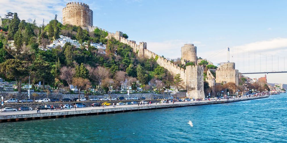قلعه روملی حصاری (شهر کوچک محصور شده بر دریا)