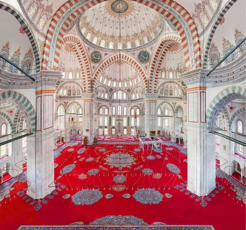 مسجد فاتح  در طول دهه 1460 ساخته شده و به نام محمد فاتح نامگذاری شده است