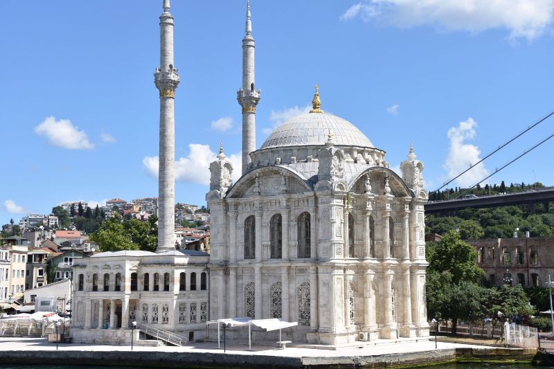 مسجد اورتاکوی (Büyük Mecidiye Camii)  معماران این مسجد باشکوه خانواده ارمنی بایلان بودند. ممکن است آنها را به عنوان معمارانی بشناسید