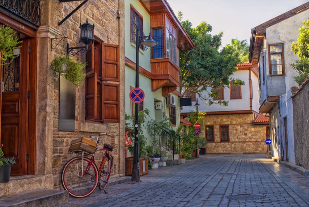   یا شهر قدیممحله ای در مرکز آنتالیا است که خانه های سنتی زیبایی دارد که هر کدام از خانه های قبلی جذاب تر است.