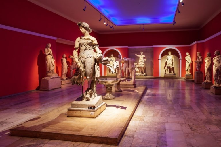 موزه آنتالیا یا موزه باستان شناسی آنتالیا یکی از مهم ترین و ارزشمندترین موزه ها در کل شهر است.