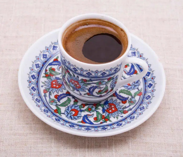 . قهوه ترک  در سال 1517 ترک‌های عثمانی یک شهر کوچک یمن به نام موکا را فتح کردند و دانه‌های قهوه خود را به خانه بردند. آنها غافل بودند که این آغاز نوشیدنی مورد علاقه یک امپراطوری بود!
