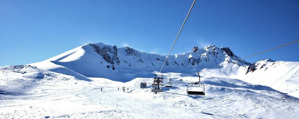 اگرچه Kartepe یکی از کوچکترین مراکز اسکی ترکیه است، اما تفریحات زمستانی مناسبی را برای کسانی که از استانبول بازدید می کنند