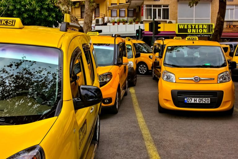 تاکسی زرد فرودگاه آنتالیا
