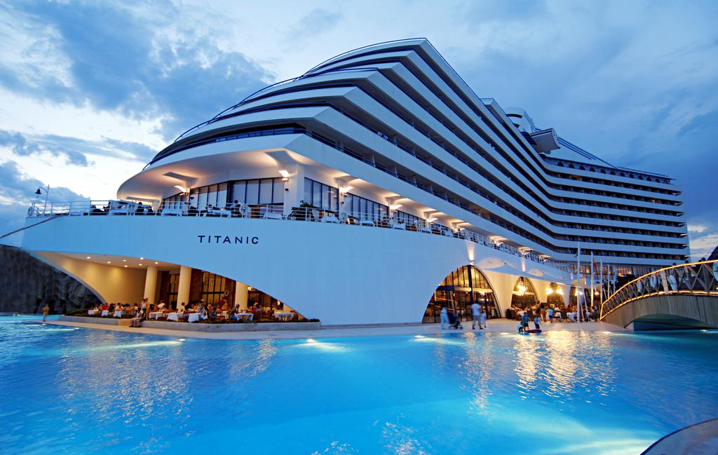 هتل Titanic Beach Lara Resort