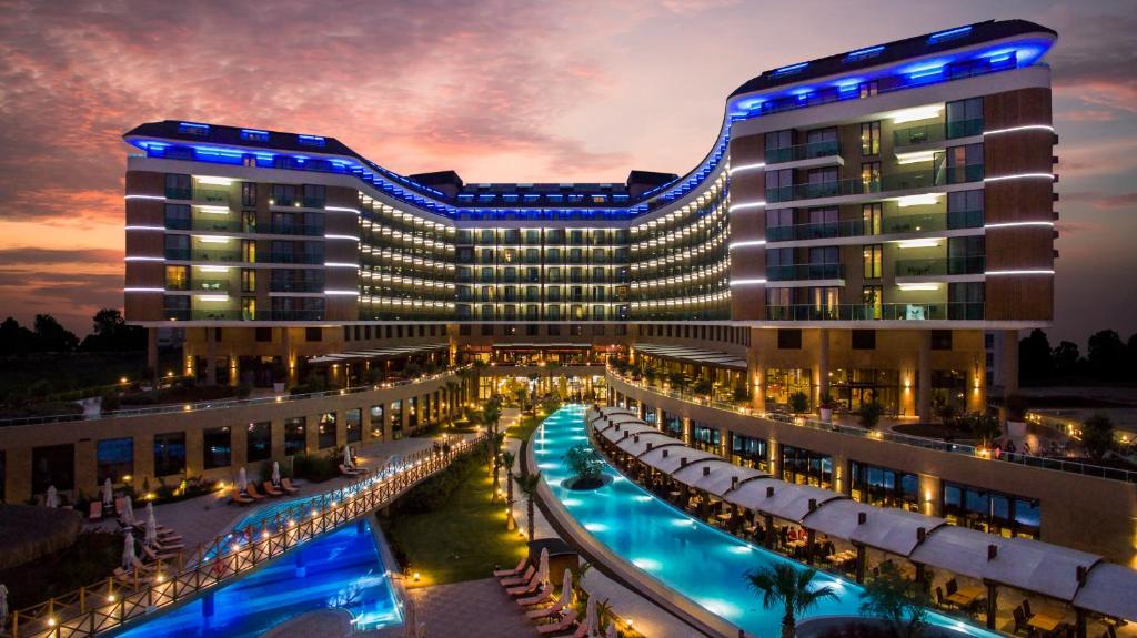 هتل aska lara resort & spa hotel